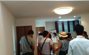 お宅訪問バスツアー