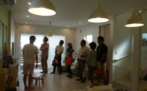 お宅訪問バスツアー