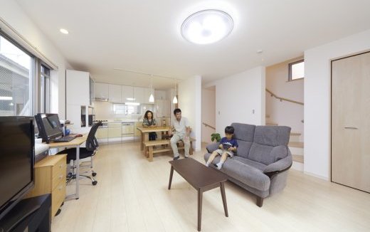 防火地域の14坪の敷地にゆとりの２世帯３階建て