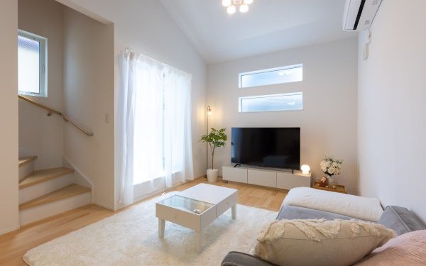 限られた空間をのびやかに。光と木のぬくもりを感じる住まい
