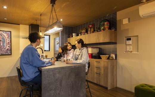 一目ぼれしたキッチンを起点にデザインされた3階建て