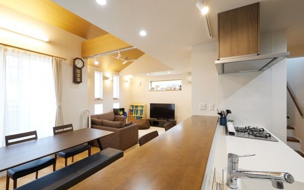 難しい完全分離の二世帯住宅で理想の住まいに建て替え