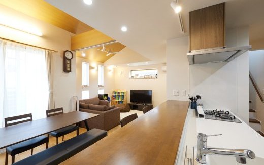 難しい完全分離の二世帯住宅で理想の住まいに建て替え