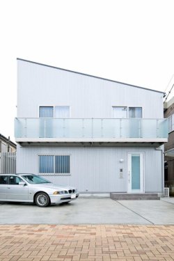 ガルバリウム鋼板のシンプルな外観