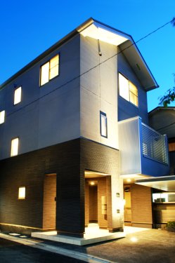 バスケットコートのある家