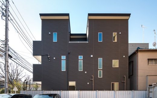 公園前。長方形の土地。立地の良さを生かした三階建て