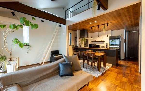 23坪の2階建てでシンプルに望みをかなえました。